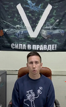 В Ростовской области житель Новочеркасска испортил плакаты с героями спецоперации