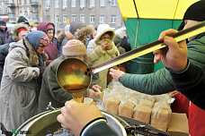Новогодние подарки малоимущим