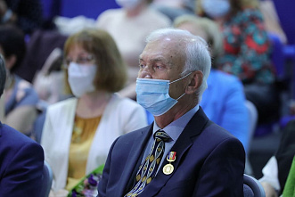 Донских медиков поздравили с наступающим профессиональным праздником