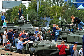 В Ростове передали знамена времен войны