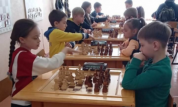 Шахматы: в Миллерово определяют лучших игроков серии турниров ко Дню Победы