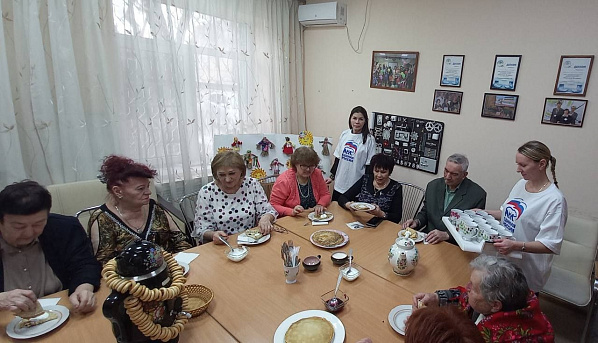 Кульминацией праздника стало дружное чаепитие с блинами….