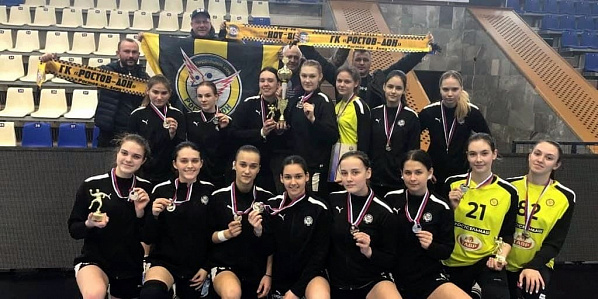 Сборная Ростовской области по гандболу (девушки до 17 лет) завоевала серебро первенства РФ