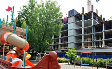 Замок Дракулы и гостиница в парке