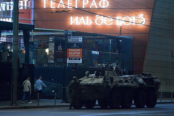 В субботу на Буденновском проспекте Ростова.