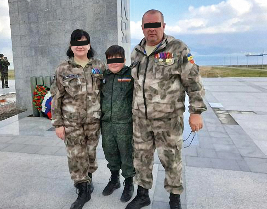 Собственного сына супруги брали с собой и на Вахты Памяти, и в полевые выезды...