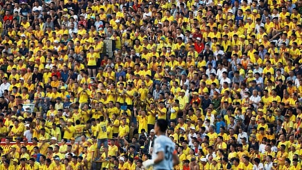 Футбольный чемпионат во Вьетнаме в полном разгаре и при полных стадионах