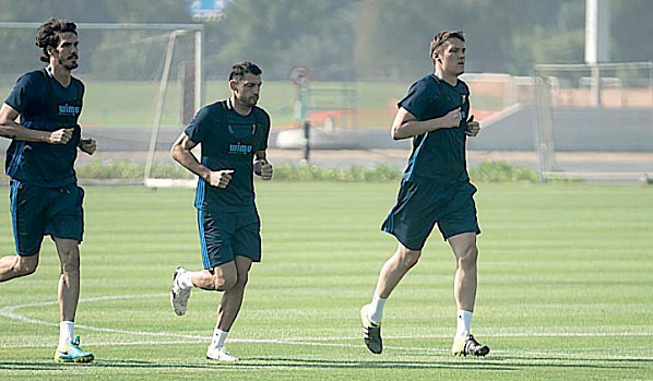 На разминке Навас, Гацкан и Бухаров. Фото с сайта ФК «Ростов».