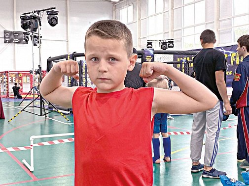 Это седьмые соревнования в карьере 8-летнего Данила ТИМОШИНОВА из Воронежской области. И с каждого турнира он привозит медали. Это седьмые соревнования в карьере 8-летнего Данила ТИМОШИНОВА из Воронежской области. И с каждого турнира он привозит медали.