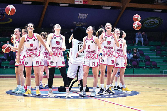 Донские «пантерки» заняли второе место и завоевали право сразу сыграть в полуфинале Суперлиги-2. Фото с сайта БК «Пересвет-ЮФУ»