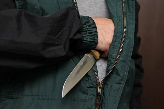 В Ростове ищут мужчину, напавшего на посетителя торгового центра с ножом