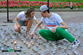 Донские жители сложили «огненные картины войны» из тысяч свечей