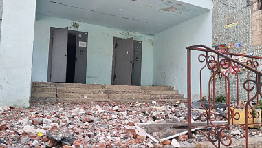 Укронацисты сегодня днем нанесли массированный удар по гражданским объектам Луганска