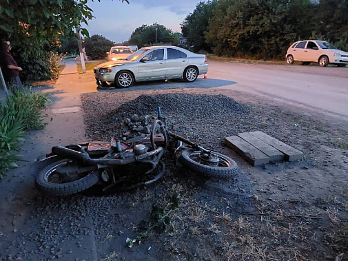 В Ростовской области машина сбила мотоцикл, пострадали два подростка