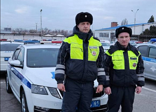 Ростовские госавтоинспекторы помогли роженице добраться до роддома