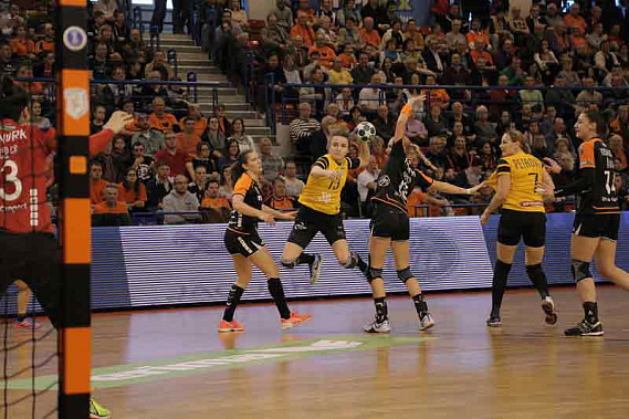 Ворота венгерок атакует Анна Вяхирева. Фото с сайта «Ростов-Дон»