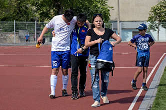 Футбол дружить поможет