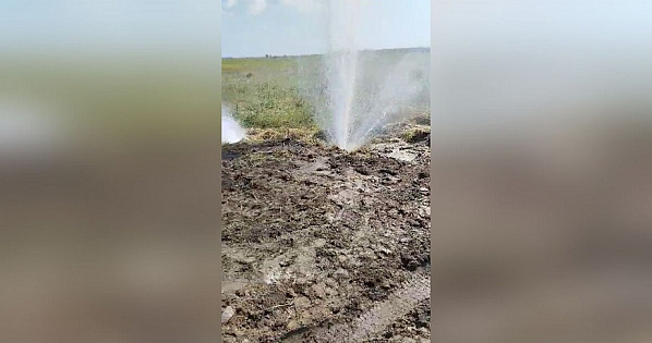 Авария на зерноградском водоводе. Фото из телеграм-канала главы администрации города И. Полищук