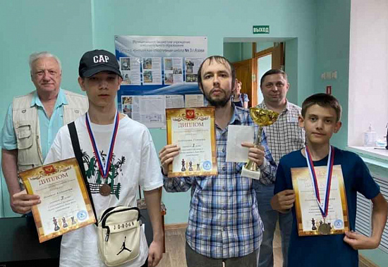 Азов: юниоры стали грозой шахматных авторитетов