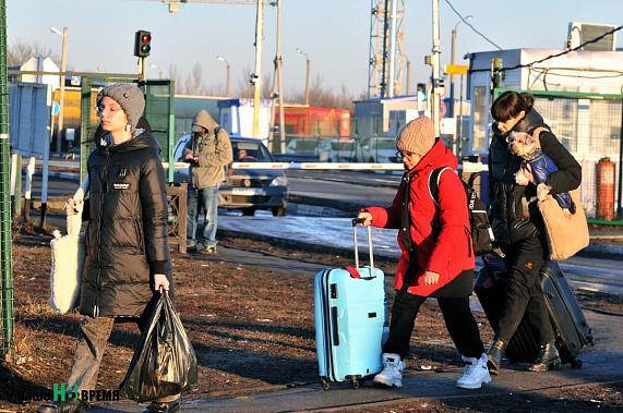 За сутки границу с Ростовской областью пересекло 30 тысяч беженцев