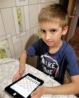 Призер  онлайн  соревнований ростовчанин  Данила Толоконников  успешно выступает и в  очном  турнире