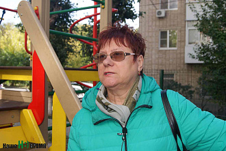 Из подъезда – под колеса машин