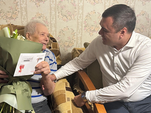 Ростовского фронтовика Андрея Чиреца поздравили со 100-летием