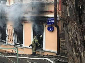 В старой двухэтажке Ростова случился пожар: пострадали двое жильцов