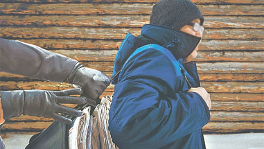 Двое подростков пытались ограбить почтальона в Семикаракорске