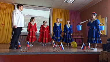 Жители Комиссаровки совершили праздничное ретропутешествие