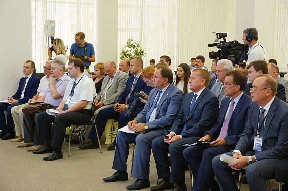В дискуссии принимали участие не только представители региональной власти и члены профессионального сообщества, но и общественники, и ученые. В дискуссии принимали участие не только представители региональной власти и члены профессионального сообщества, но и общественники, и ученые.