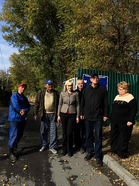 За спиной у членов инициативной группы СНТ «Жигули» – лесополоса, которую они намерены спасти любой ценой.