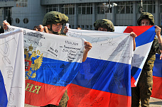 22 08 2025 Ростовчане развернули 60-метровый триколор в День государственного флага