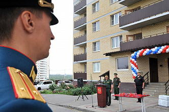 30 молодых офицеров в Ростове получили жилье