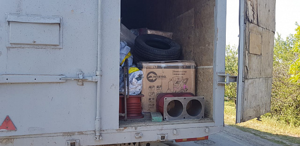 В пятидесяти метрах от госграницы – с косметикой и лебедками