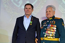 Не расстанусь с комсомолом!