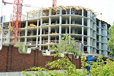 Замок Дракулы и гостиница в парке