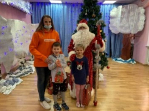 Общественники поздравили особенных детей в шахтерских регионах