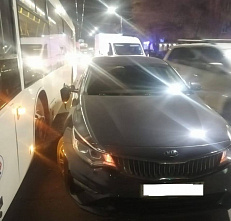 В Ростове легковушка врезалась в автобус с пассажирами
