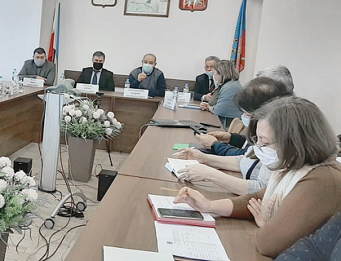 Руководитель областной службы занятости Сергей ГРИГОРЯН (второй слева) подчеркнул: заболеваемость растет. Чтобы ситуация не стала катастрофической, необходимо действовать – убеждать людей вакцинироваться, контролировать соблюдение профилактических мер. Руководитель областной службы занятости Сергей ГРИГОРЯН (второй слева) подчеркнул: заболеваемость растет. Чтобы ситуация не стала катастрофической, необходимо действовать – убеждать людей вакцинироваться, контролировать соблюдение профилактических мер.