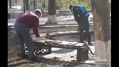 В Ростове на Пушкинской и в парке Горького разобрали скамейки