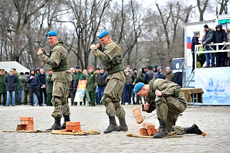 Ну а мальчики?.. а мальчики – потом!
