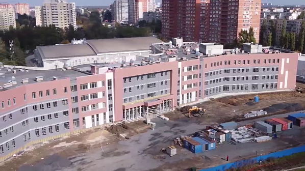 Самую большую в Ростове школу пообещали сдать досрочно — следующим летом