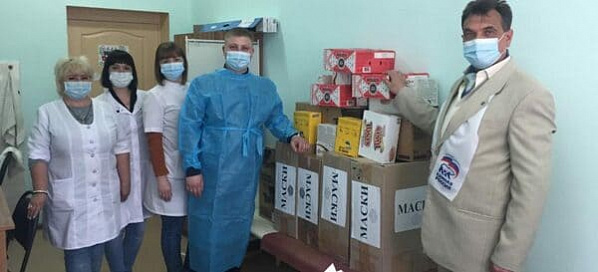 Межрайонный ковидный госпиталь в Сальске получил в подарок медицинские маски