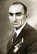 В Шахтах потомкам фронтовика передали его награду