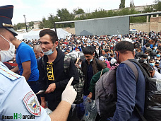 В Ростове идет посадка на вывозной поезд в Узбекистан