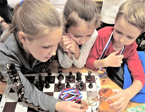 Программу шахматного фестиваля «Осенний марафон» открыли сразу четыре детских турнира