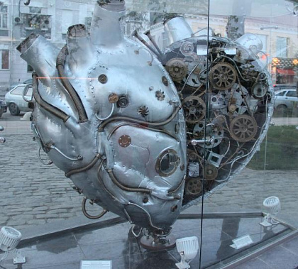 На снимке: композиция «Индустриальное сердце Дона» на ростовской набережной