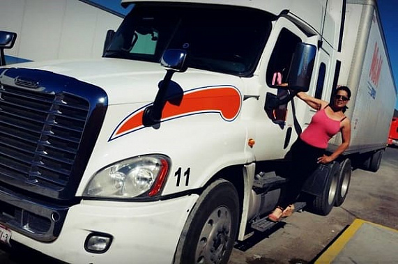 Менее половины россиян поддерживает сокращение списка профессий, запрещенных для женщин