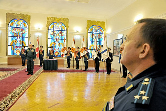 Знамена вручены